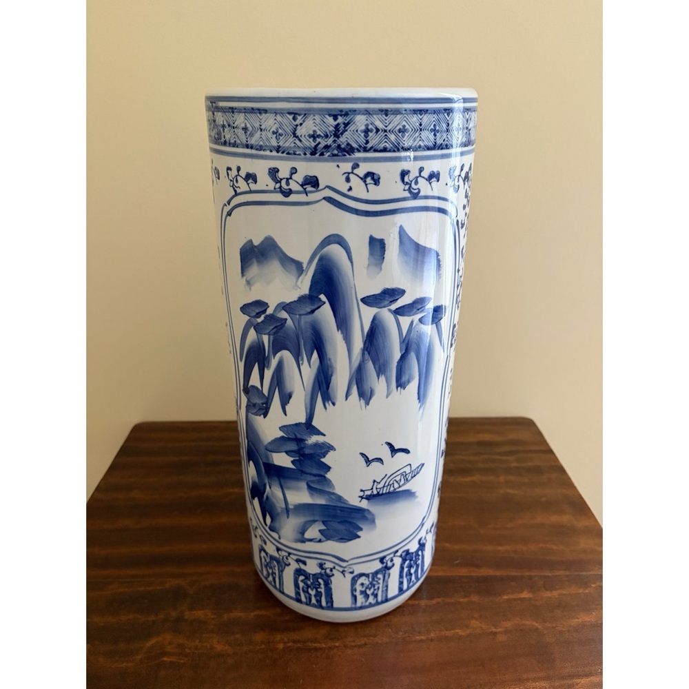Vintage Chinoiserie Blue and White Porcelain Umbrella Stand / Vase - Picture 4 of 6